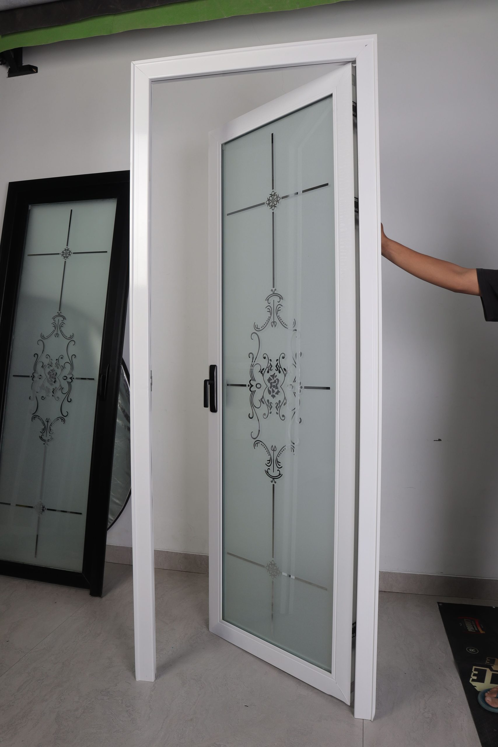 pintu alumunium di Tangerang