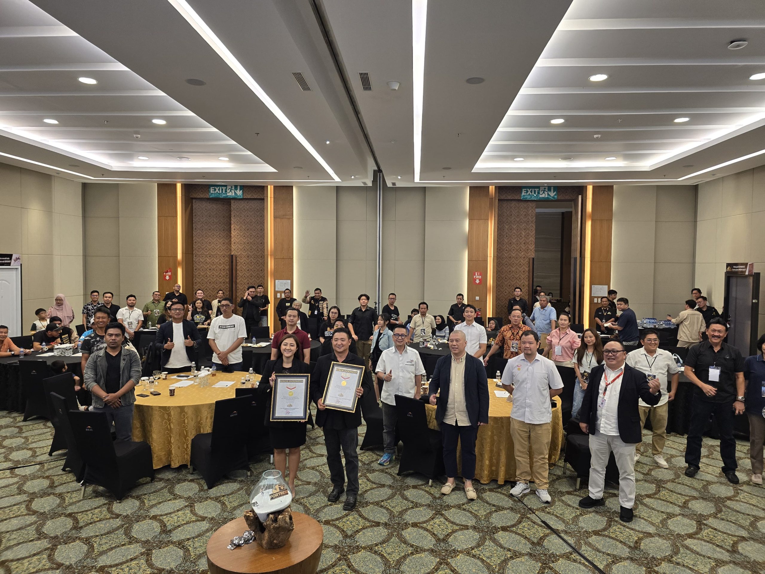 Pintu Baja Fortress dari PT Jaya Bersama Saputra Raih Dua Rekor MURI Bergengsi di IndobuildTech 2024