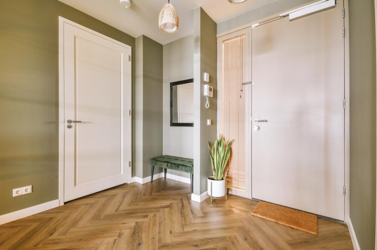 Perbandingan Pintu Kamar Mandi Stainless Steel VS Aluminium, Lebih Bagus yang Mana?