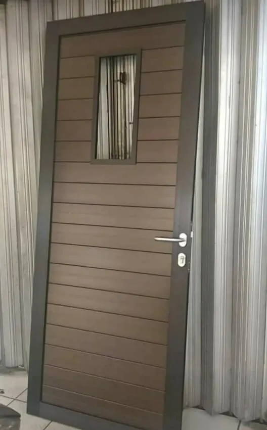 pintu aluminium motif kayu modern