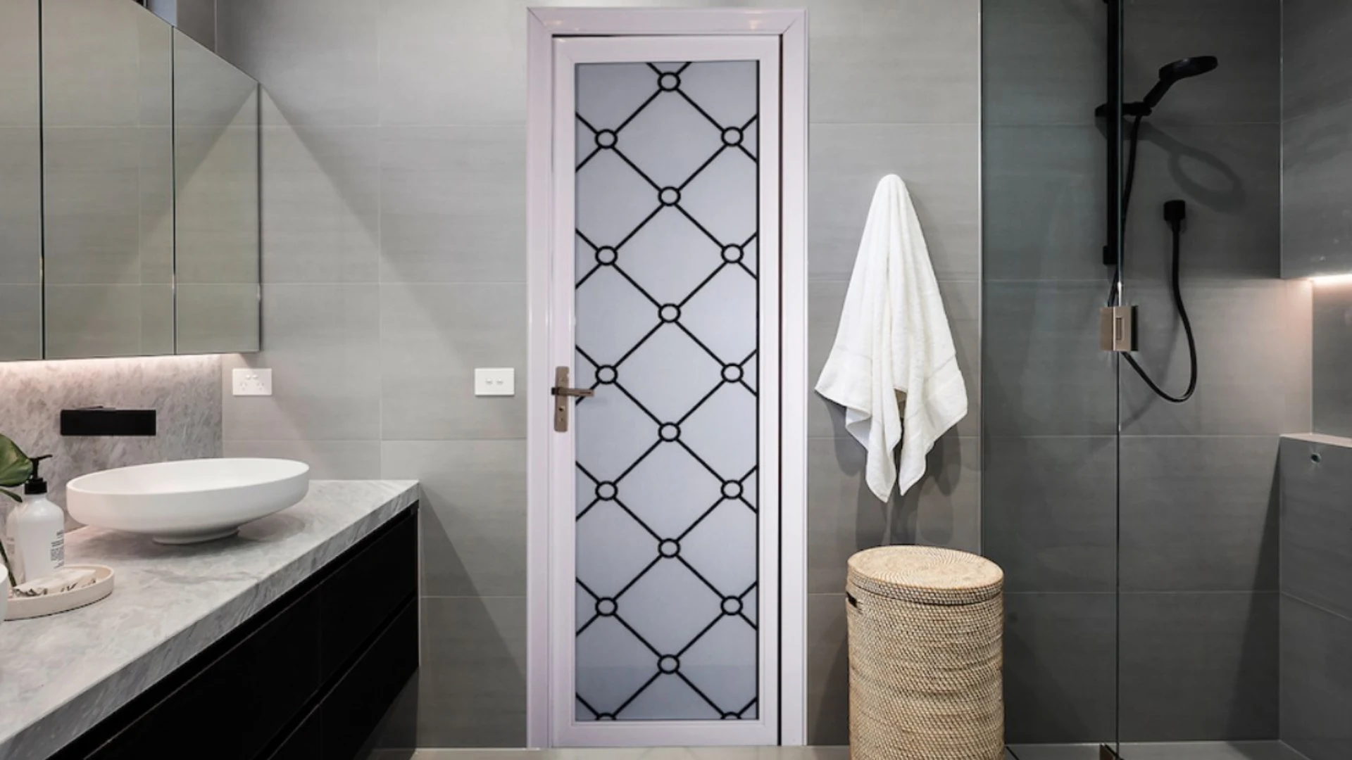 Daftar Merk Pintu Kamar Mandi Aluminium Terbaik