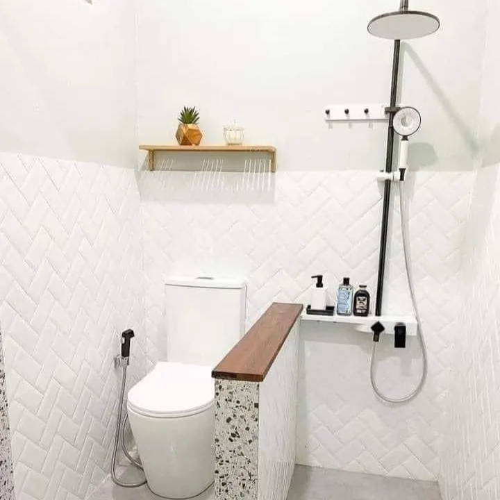 Kamar Mandi Serba Putih