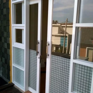 Model Pintu Bermotif Grid