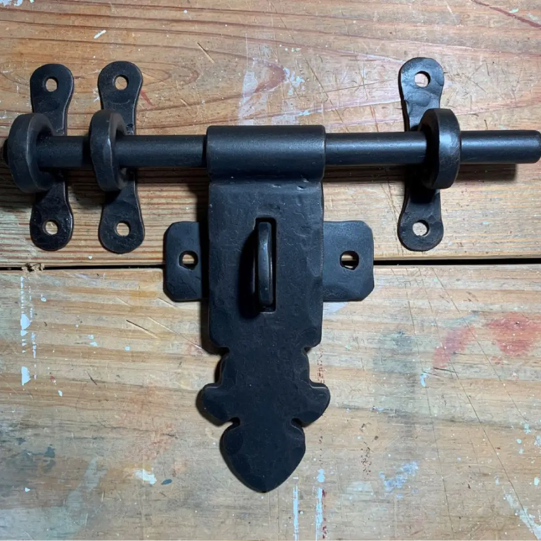 Grendel Besi Hitam Bermotif Jadul