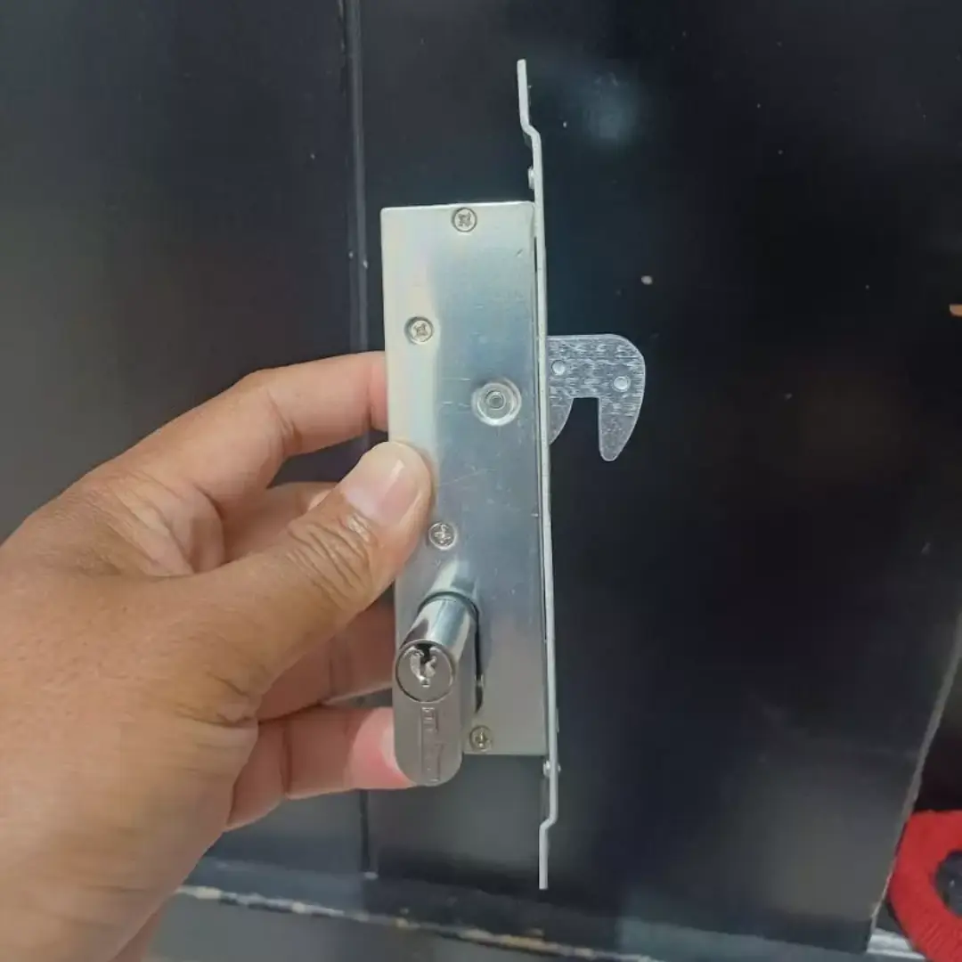 Kunci Pintu Lipat Kait Atas