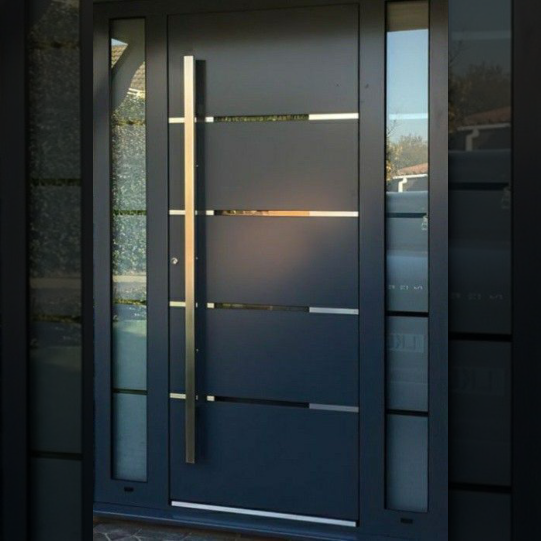 Model Pintu Aluminium dengan Handle Panjang dan Kaca Samping