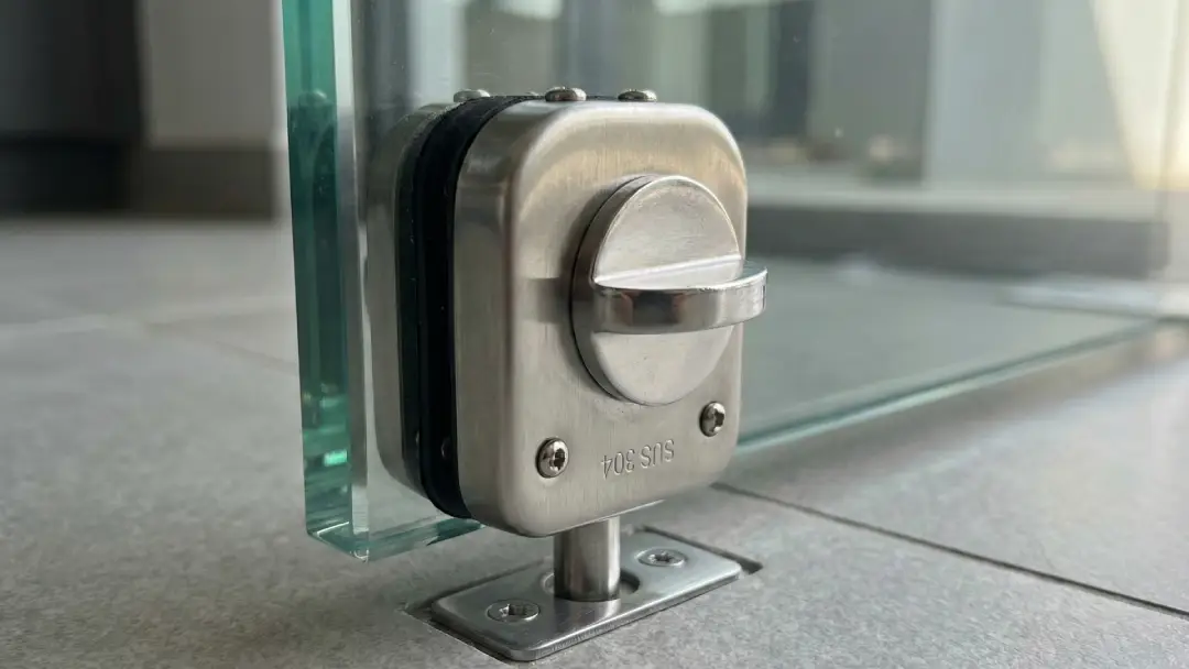 Kunci Pintu Kaca Bawah Ini Bikin Rumah Terlihat Lebih Mewah!