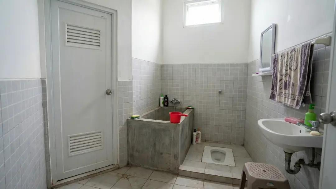 Pintu uPVC Kamar Mandi Mulai Ditinggalin, Emang Gak Worth It Lagi?