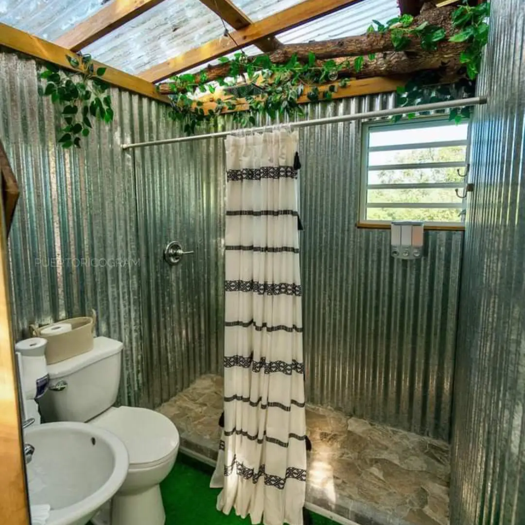 Kamar Mandi Seng dengan Kain Pembatas