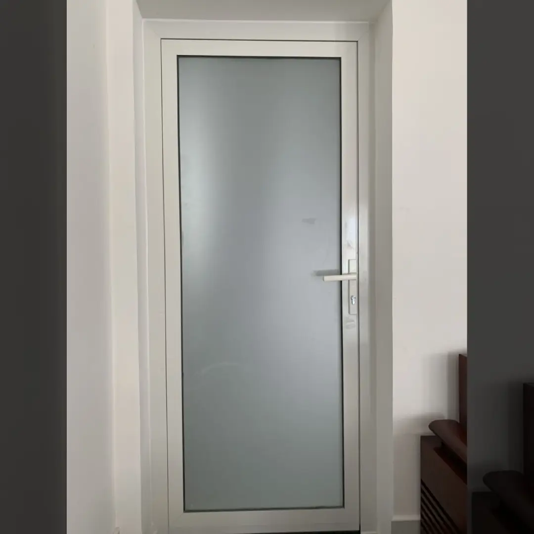 Pintu Aluminium Kusen Silver dan Kaca Buram