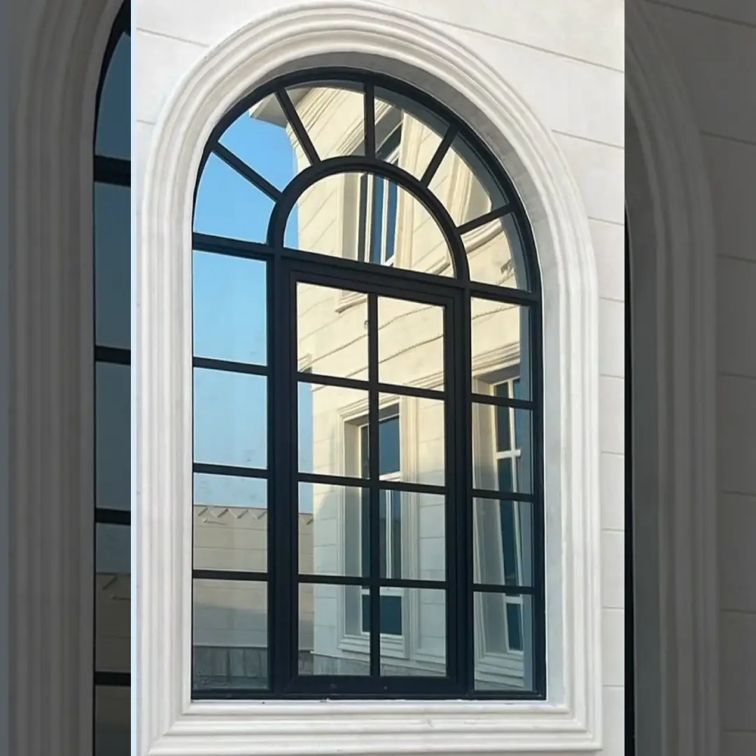 Jendela Kamar Klasik Model Setengah Lingkaran