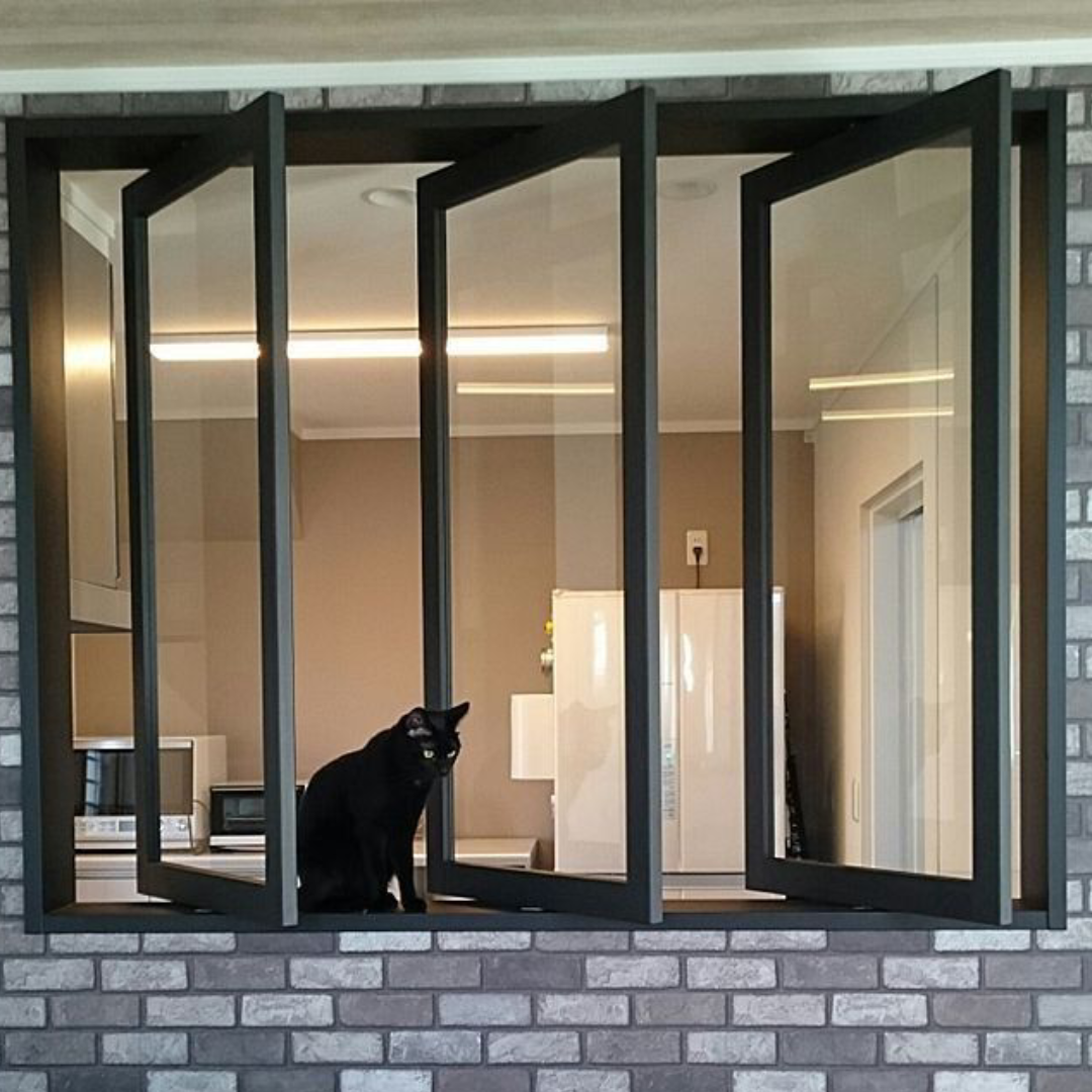 Model Jendela Hitam dengan Bukaan Putar