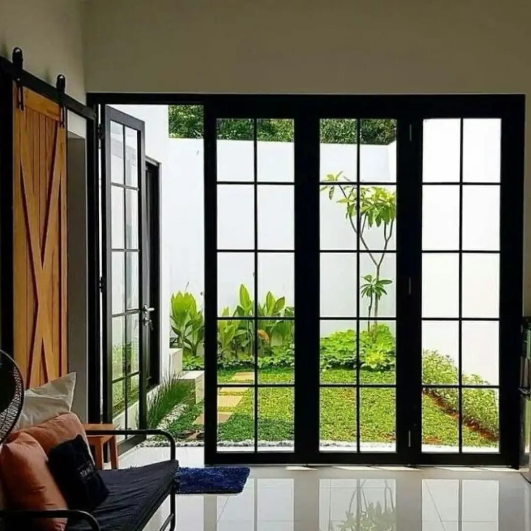 Model Pintu Kaca Lipat Hitam dengan Sekat Kaca