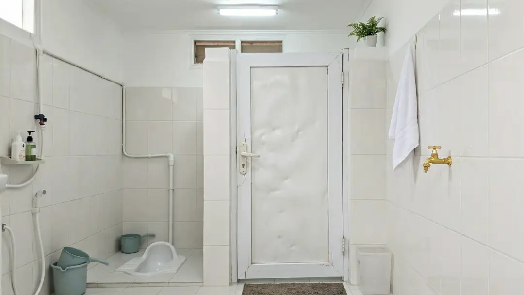 5 Kekurangan Pintu Toilet uPVC yang Jarang Diketahui Orang