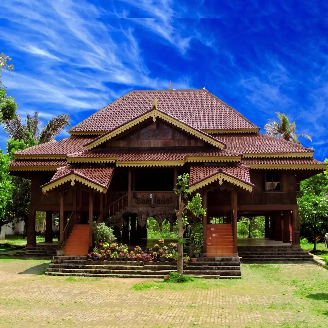 rumah adat di lampung