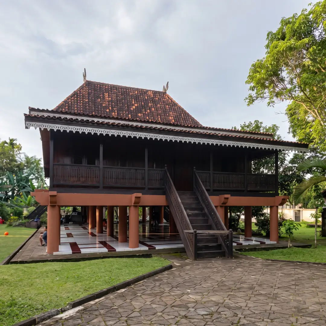 rumah adat khas jambi