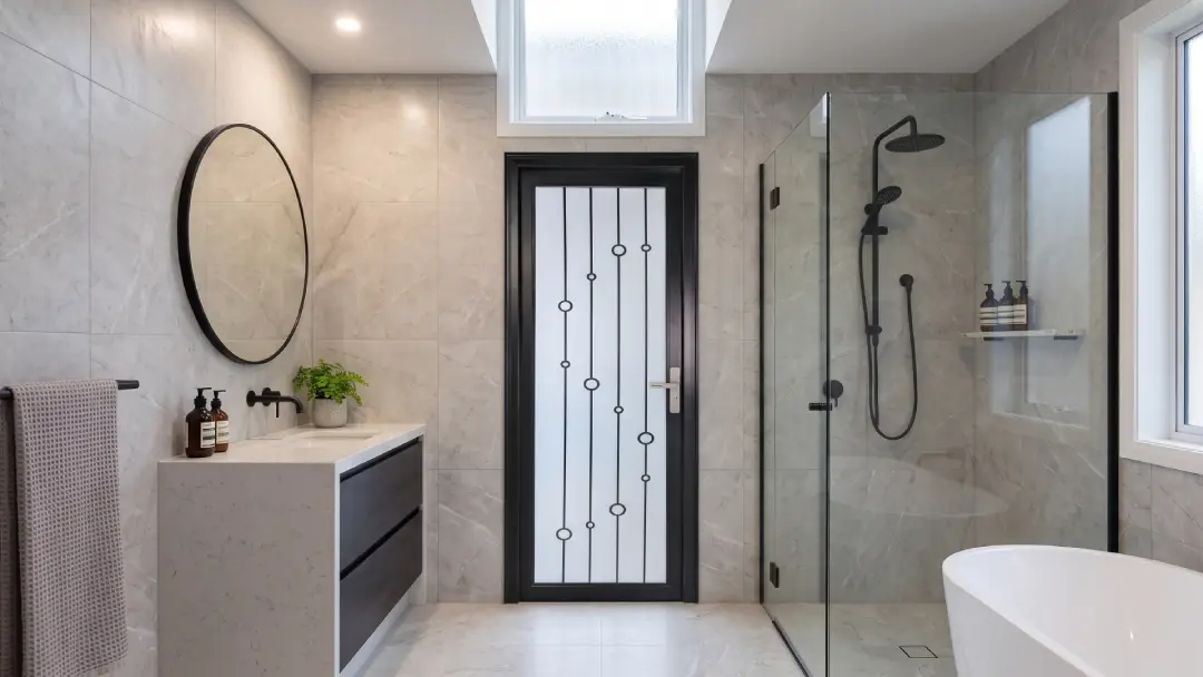 pintu kamar mandi mewah