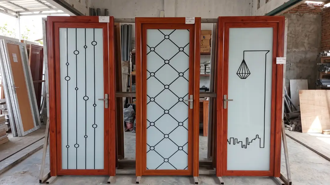 gambar pintu kamar mandi warna coklat fortress aluminos