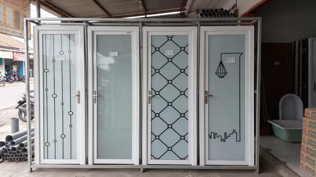 gambar pintu kamar mandi warna putih fortress aluminos