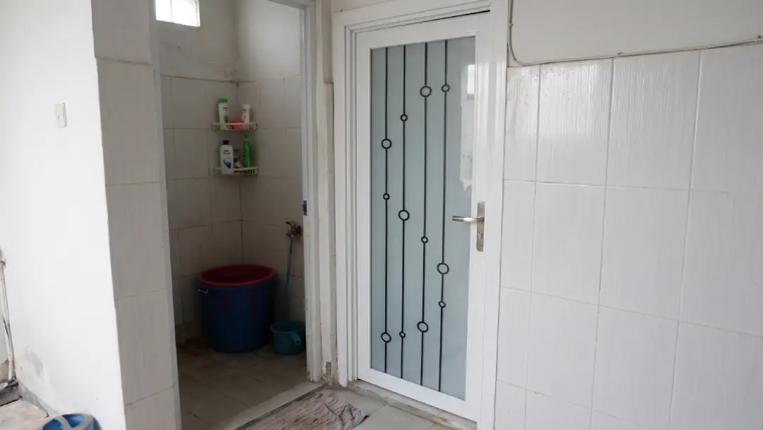 pintu kamar mandi aluminium fortress aluminos